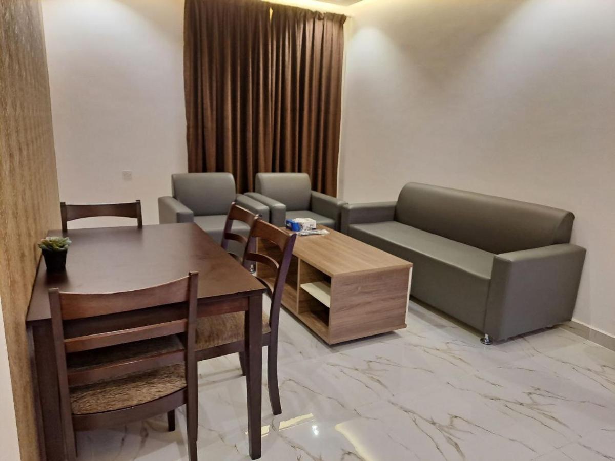 Golden Dahlia Fintas Aparthotel Kuwait City Exterior photo