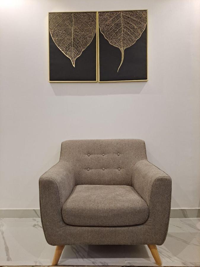 Golden Dahlia Fintas Aparthotel Kuwait City Exterior photo