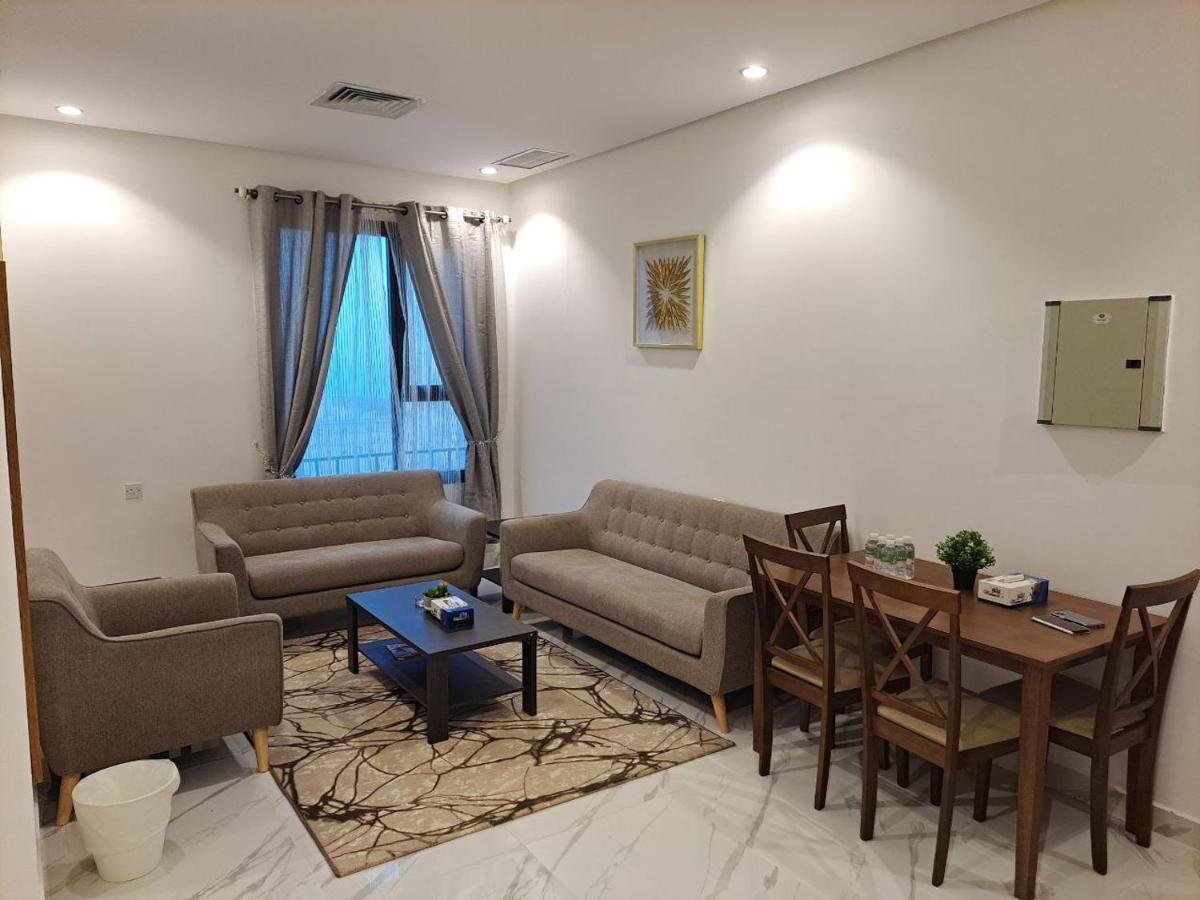 Golden Dahlia Fintas Aparthotel Kuwait City Exterior photo