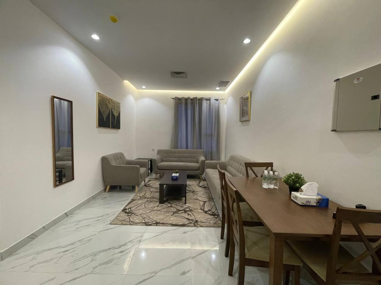 Golden Dahlia Fintas Aparthotel Kuwait City Exterior photo