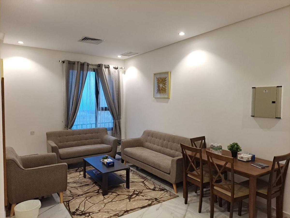 Golden Dahlia Fintas Aparthotel Kuwait City Exterior photo