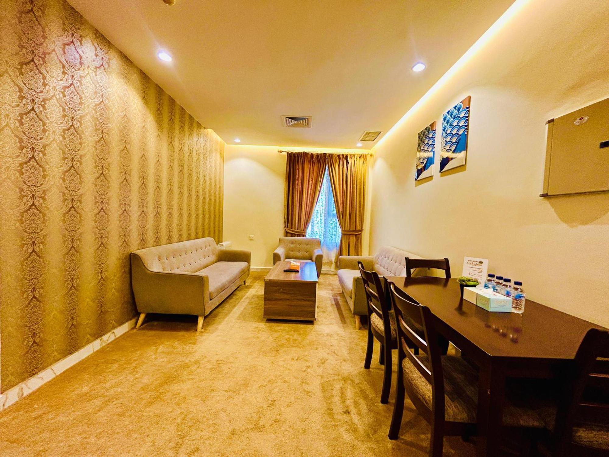 Golden Dahlia Fintas Aparthotel Kuwait City Exterior photo